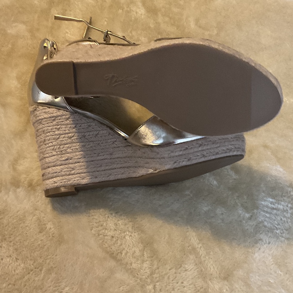 Thalia Sodi Metallic Silver Wedge Shoes - Picture 4 of 5